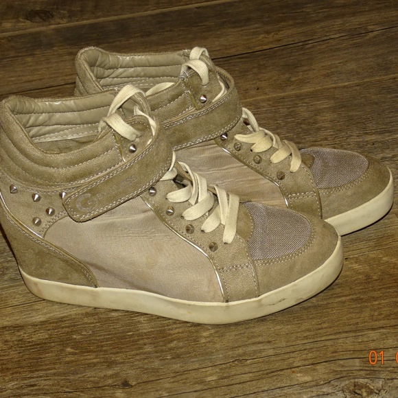 guess wedge tennis shoes